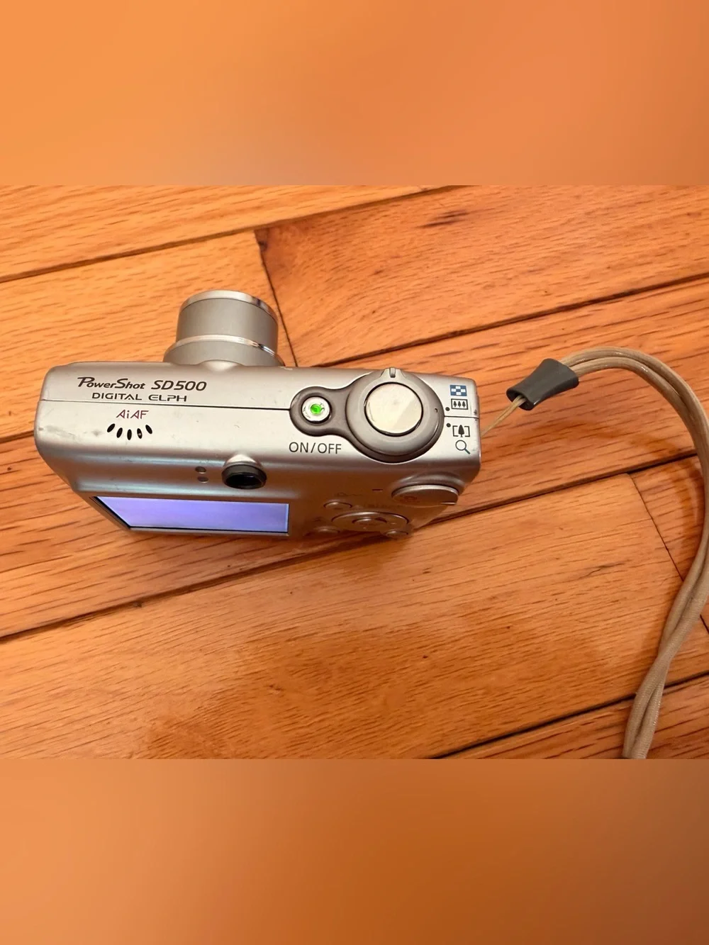 Canon PowerShot SD500 silver digital Elph 7.1 MP battery, charger, cable ,strap